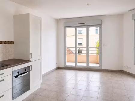 t2 avec balcon, garage à montchat