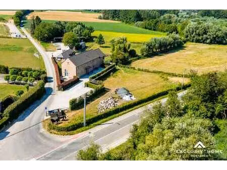 domaine de prestige avec villa de style fermette, prairies e