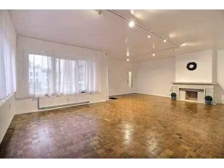 bel appartement rénové - 2 ch avec terrasse et 2 pl de parki