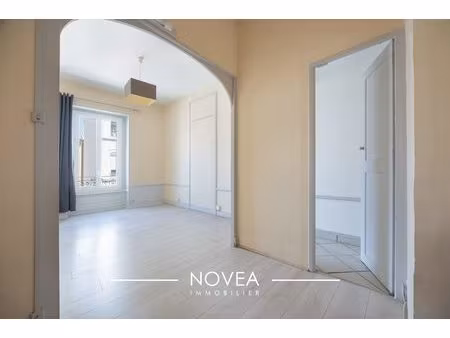 t2 à renover au coeur des brotteaux