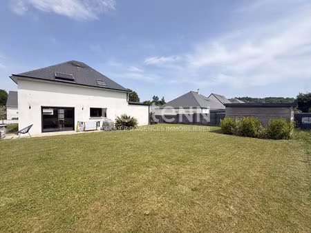 maison contemporaine à vendre à locmine 4 chambres, garage et son jardin de 550 m²