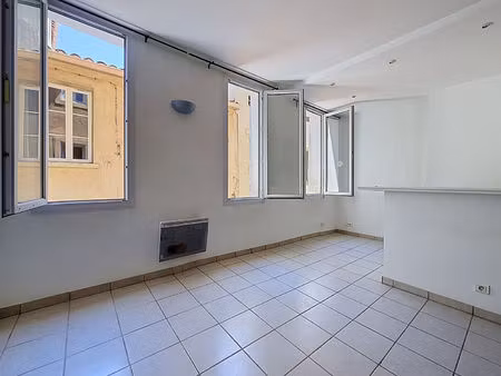 centre historique - appartement lumineux avec un beau potentiel