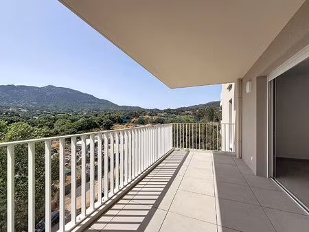 t2 neuf avec terrasse, climatisation et parking au finosello