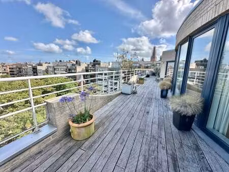exclusieve penthouse met 2 slaapkamers, royaal zonneterra...