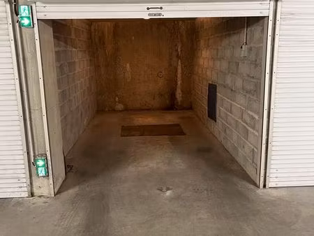 box fermé sécurisé avec électricité - cours louis guédon