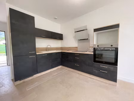 location appartement 4 pièces 92 m² à saint-ismier (38330)