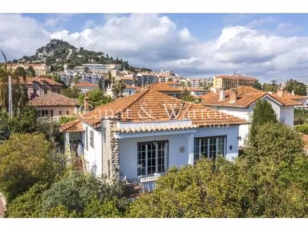 hyeres centre - secteur recherche - villa des annees 30