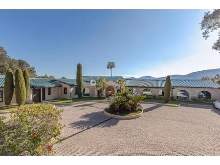 belle propriété familiale de plain-pied à mougins avec 2 hectares de terrain