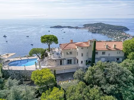 villa à villefranche-sur-mer avec vue imprenable sur la mer et cap-ferrat