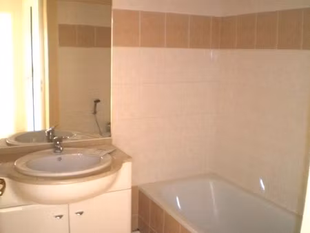 location appartement 2 pièces 37m² coutras 33230