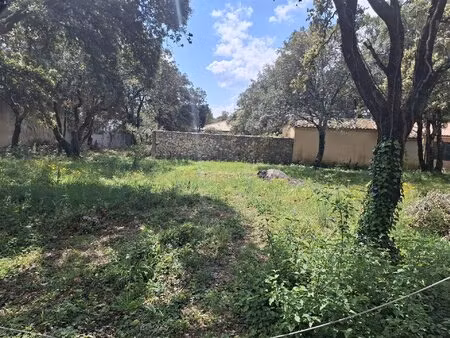 quartier résidentiel particulier vend terrain constructible de 1400 m² à 4km d'uzès
