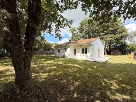 maison 3 pieces dans un environnement boisé