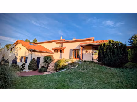 villa de 201 m2 offrant 5 chambres