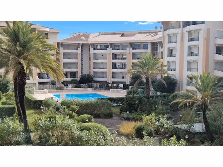 location meublée appartement 2 pièces 54 m² à frejus (83600), 1 350 €