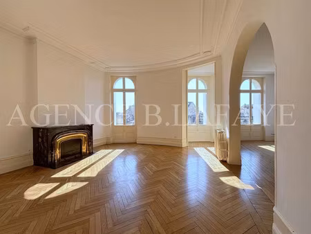 location appartement 5 pièces 15523 m² à bordeaux (33000), 2 357 €