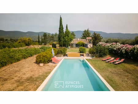 bastide provençale au pied du luberon