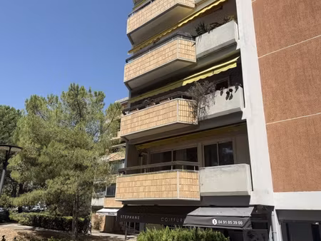 plan-de-cuques centre village t4 de 98 m2 avec terrasse