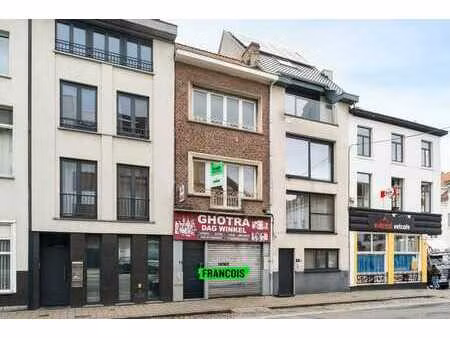 local commercial à rénover avec logement à vendre à gand