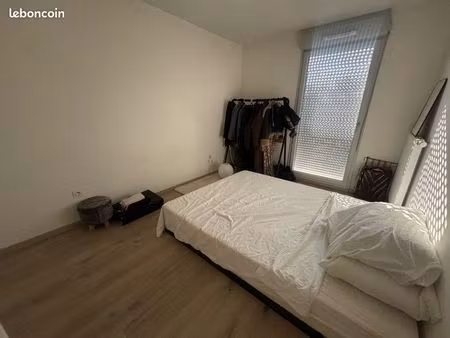 sous location 900 40m2