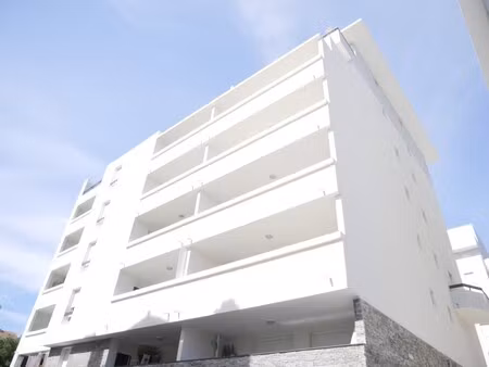 t2 meuble avec parking et loggia à marseille