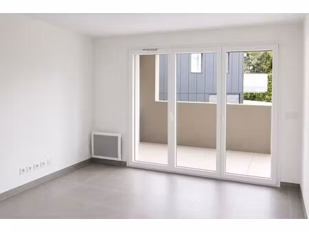 t2 avec balcon et parking à montpellier