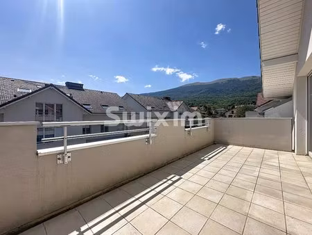 appartement t3 de 71m² bénéficiant d'un balcon de 14m² et d'un garage fermé en sous-sol.