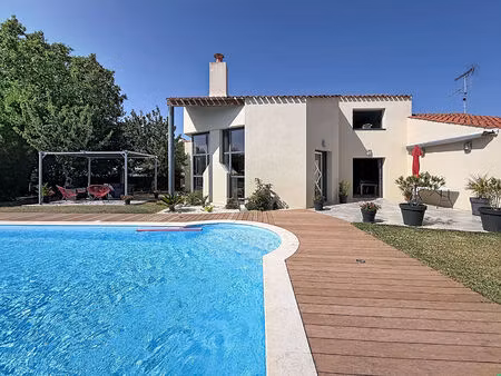 les sables d'olonne, bourg du chateau - maison 5 pièces 156 m² avec piscine