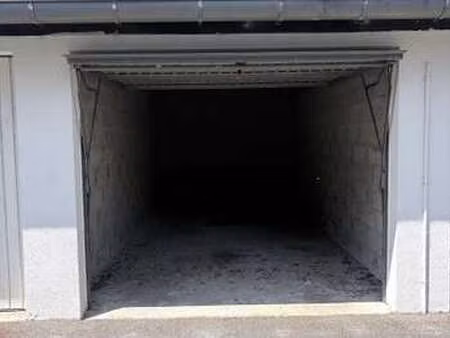 vente garage et parking à angers (49000) : à vendre / 16m² angers