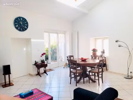 charmante maison 88m2 - 2 chambres - au coeur de beautour avec un jardin