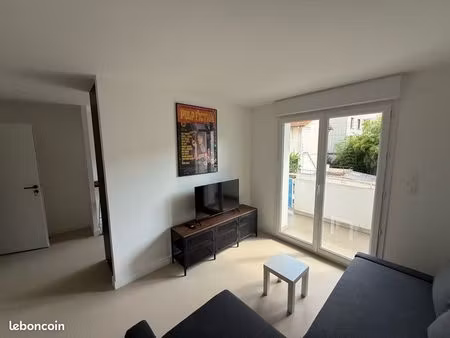 t2 meuble avec terrasse et parking