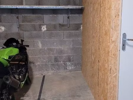 parking moto box dans résidence