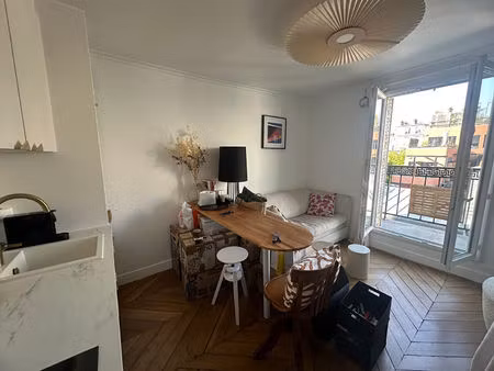 rue truffaut - meuble - balcon - vue degagee