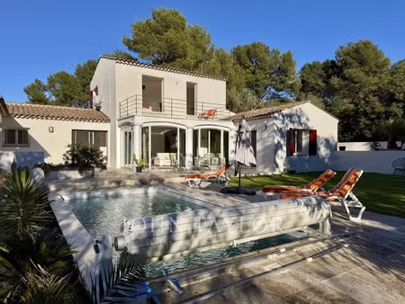 villa familiale rénovée avec piscine à sanary-sur-mer, proche plages et port de bandol