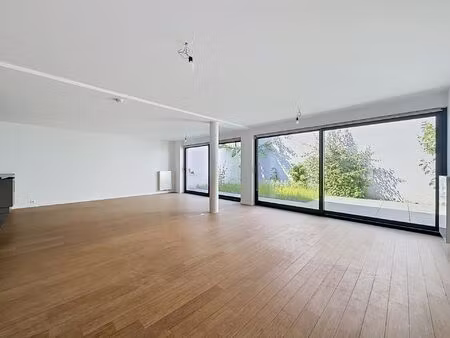 duplex à louer avec terrasse et jardin , uccle (vbe49917)