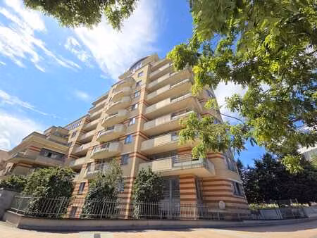 ?️quartier eu: appart.meublé ±77 m² 2ch. 2sdb terrasse pking