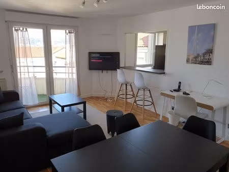 superbe t2 meublé avec garage, cave et vue