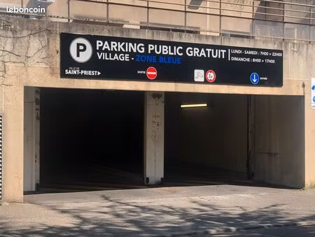 place de stationnement en sous-sol sécurisé cœur de village st priest
