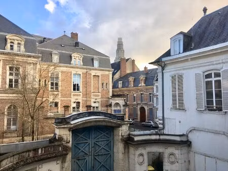 charmant t2 rénové de 38,01 m² en plein coeur d'amiens avec p