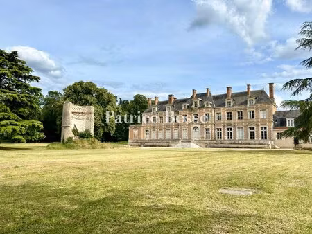 aux portes de la sologne, près d'orléans, un château de style louis xiii à restaurer, avec