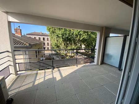 genas centre appartement t3 de 64m²avec ascenseur +ggge dble