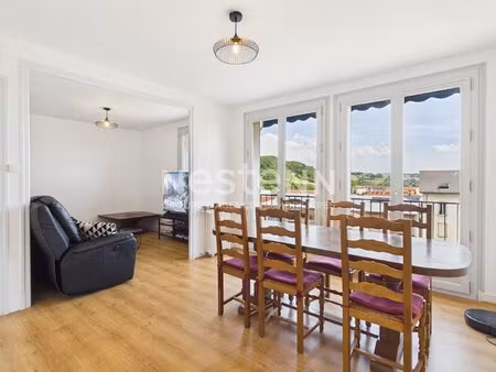 a vendre à aurillac, à deux pas de la gare, appartement traversant 4 pièces avec loggia,..