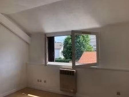location appartement 1 pièce 18 m² à pau (64000), 330 €