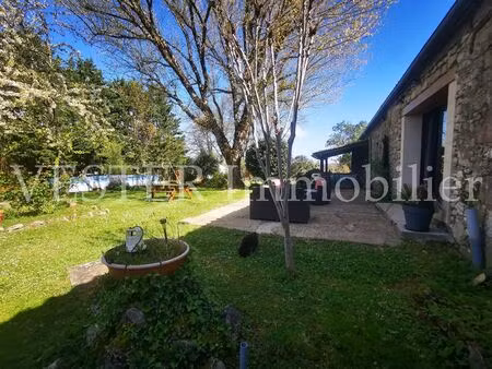 maison de 250 m², avec 2300m² de terrain et piscine