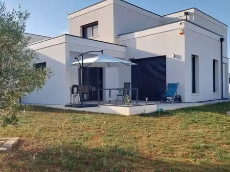 maison récente 4 chambres