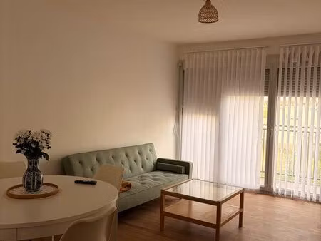 à louer – t3 meublé rénové 63 m² avec balcon, parking et métro au pied de l’immeuble – tou