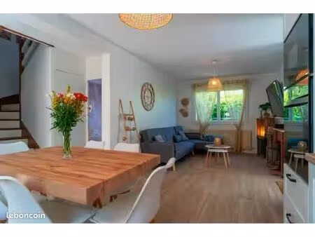maison dans un quartier calme