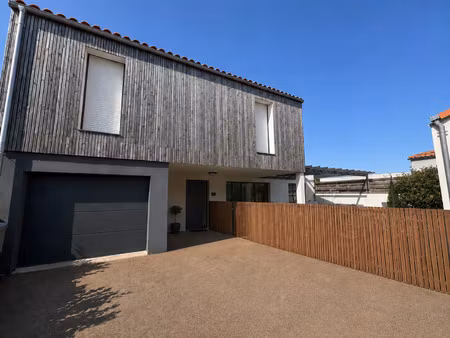 a louer : maison 4 pièces avec garage et jardin les sables