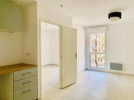 location appartement 2 pièces 38 m² à marseille 7ème (13007), 900 €