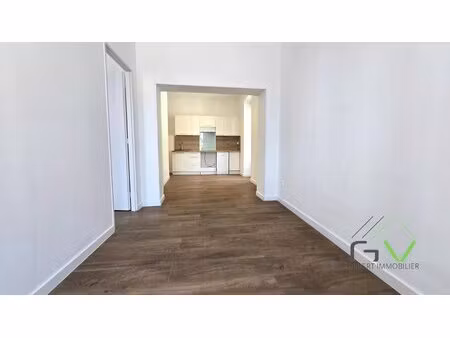 charmant t2 rénové de 38 m² à nîmes