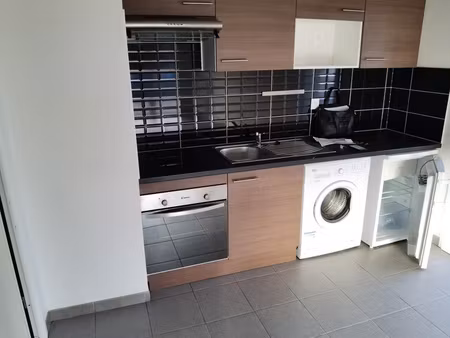 à louer appartement t2 en rez-de-chaussée avec deux places